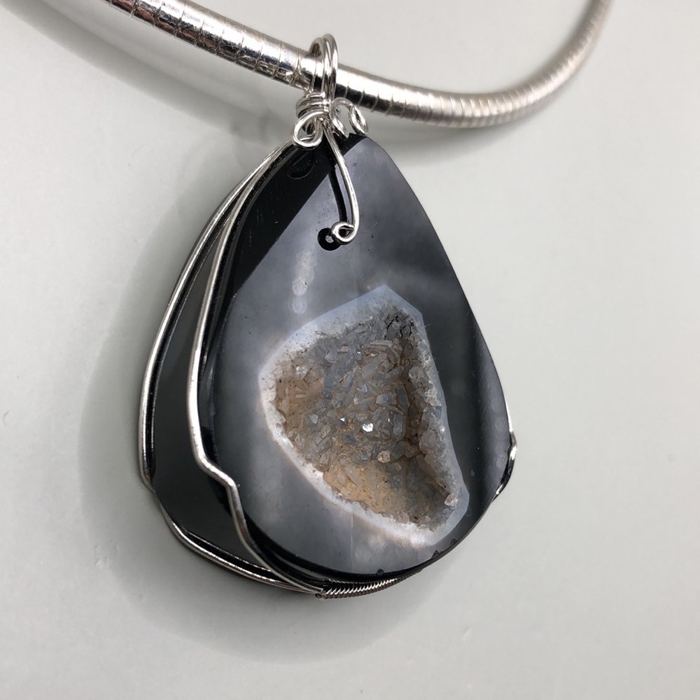 Druzy drusy geode slice pendant stone omega chain necklace statement style. - Picture 3 of 6